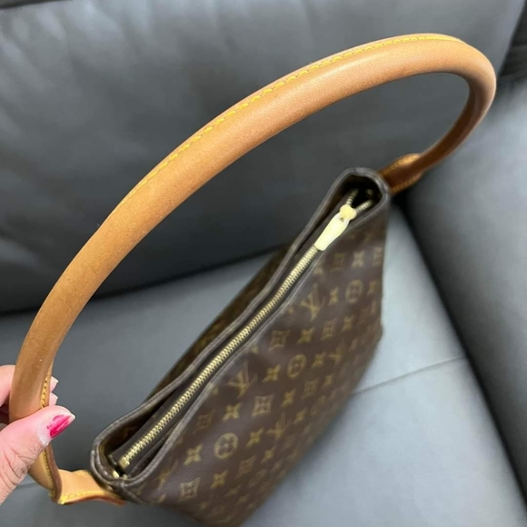 *JUST SOLD* LOUIS VUITTON CANVAS LOOPING GM BEAUTY AUTHENTIC - Picture 6 of 11